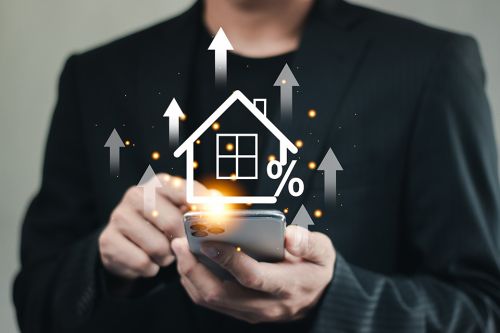 © Ei - stock.adobe.com Foto: Smartphone mit Haussymbol darüber